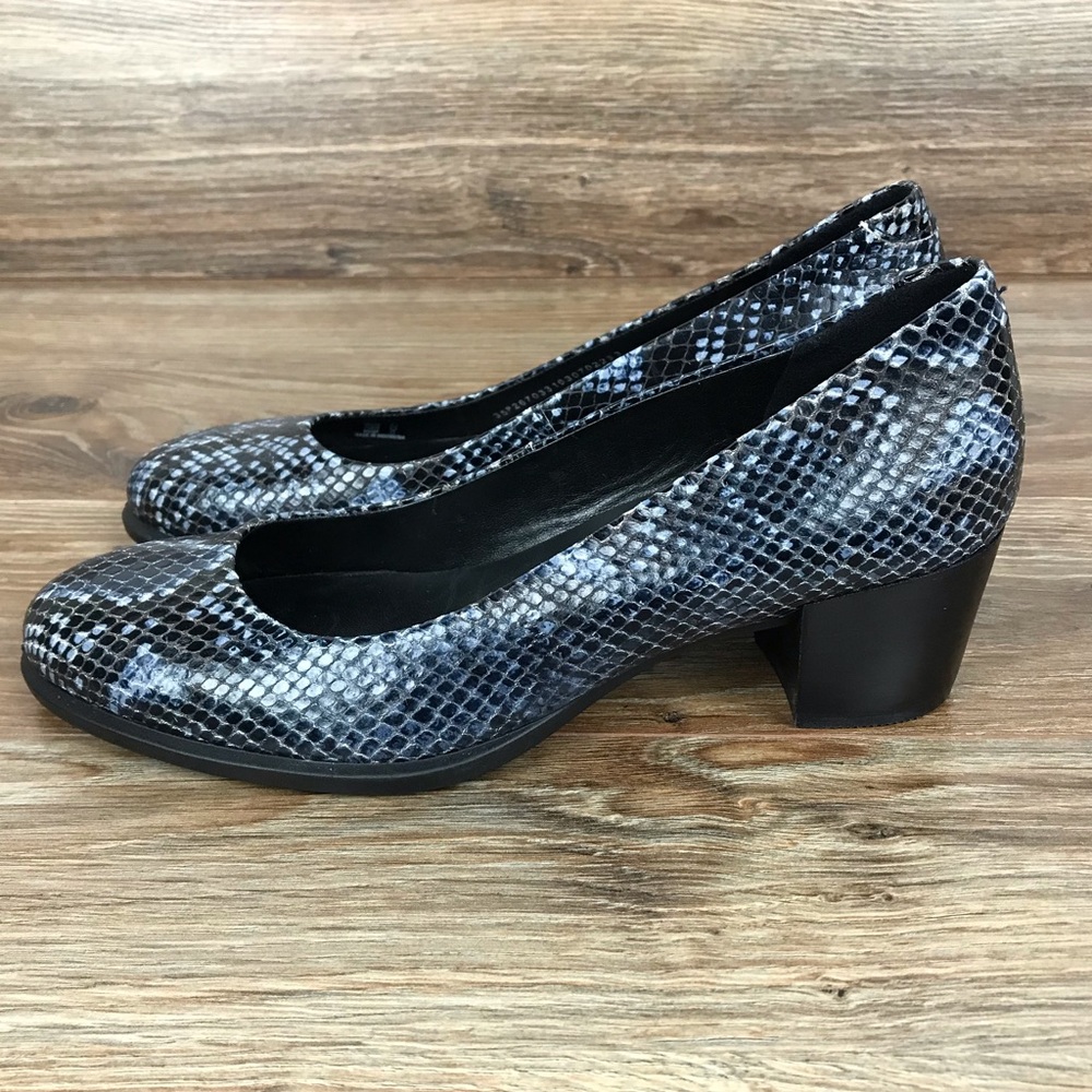 New ECCO Blue Snakeskin Print Classic Dress Pump